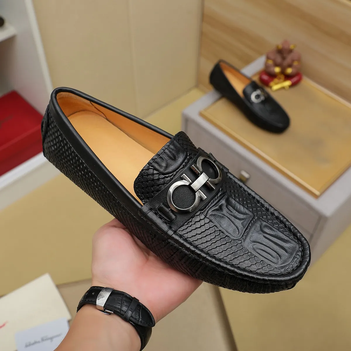 Men's shoes 💰360 🕷🕷【Ferragamo】Ferragamo Popular fashionable casual slip-on shoes🇨🇳Official website counter 1:1 production, original mold opening💯Good quality visible, imported high-end first-layer calfskin, luxurious pigskin lining🌿Very clear texture, high-quality waterproof, non-slip and wear-resistant outsole🎋High quality and low price, truly handmade🍓Color, code number 38-45